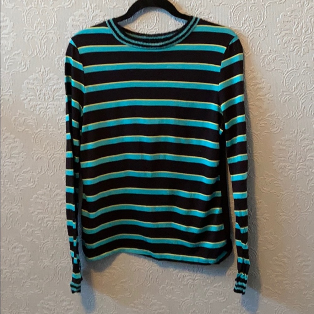 4/$20 Si-iae blue and black top, sheer back
